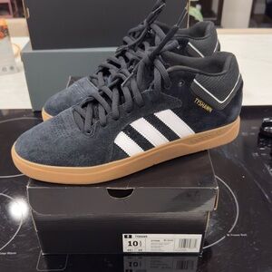 Tyshawn Adidas size 10.5 worn twice.